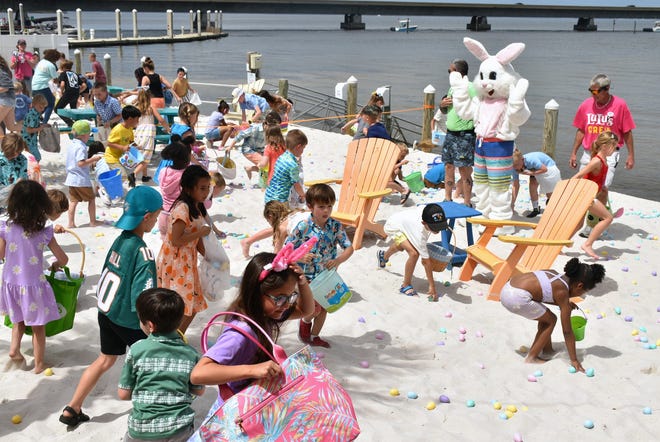 LuLu's in Destin held its annual Easter Egg Dash on the beach of Choctawhatchee Bay.